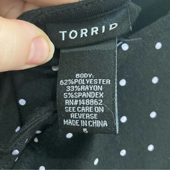Torrid black white polka dot top with faux corset back size 5 - Picture 5 of 6